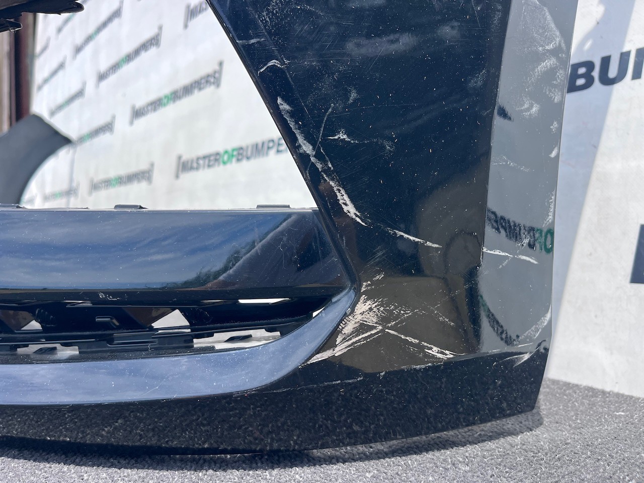 VW Polo Bluemotion Hatchback 2017-2021 Front Bumper 4 Pdc Genuine [v558]