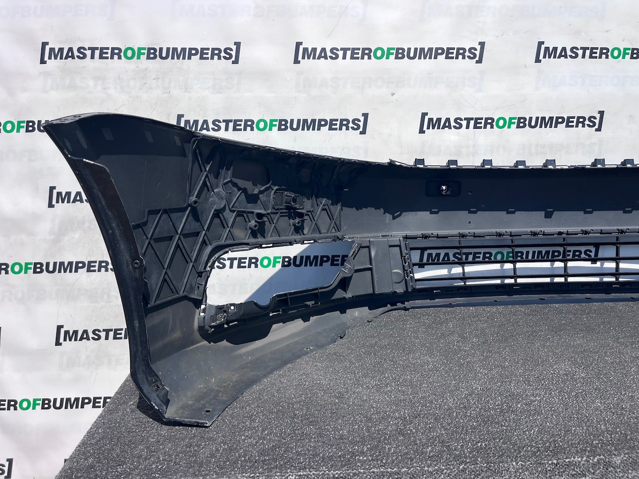 VW Passat Sel Evo B7 2011-2014 Front Bumper 4 Pdc No Jets Genuine [v561]