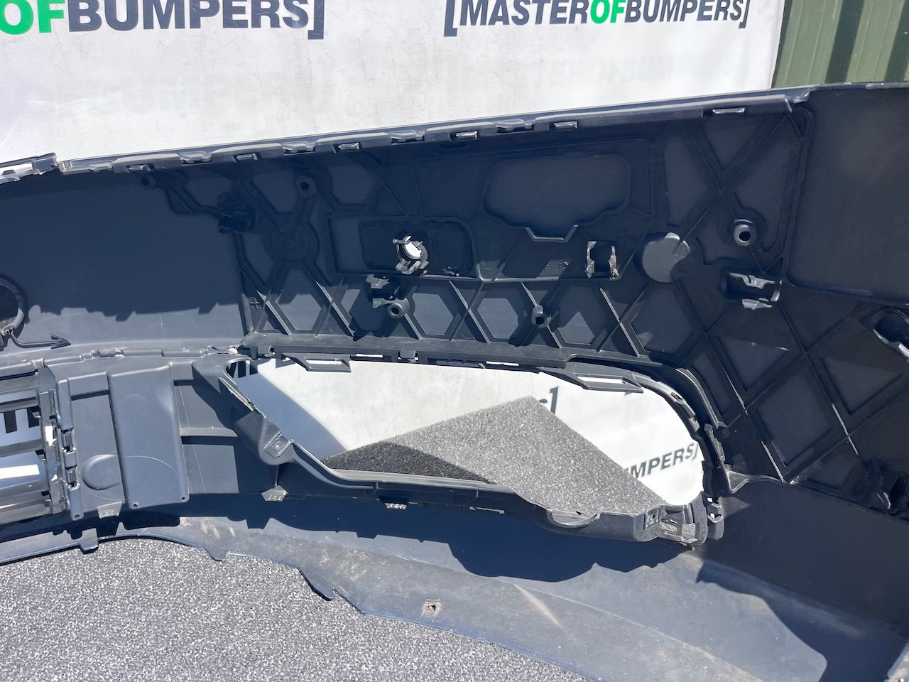 VW Passat Sel Evo B7 2011-2014 Front Bumper 4 Pdc No Jets Genuine [v561]
