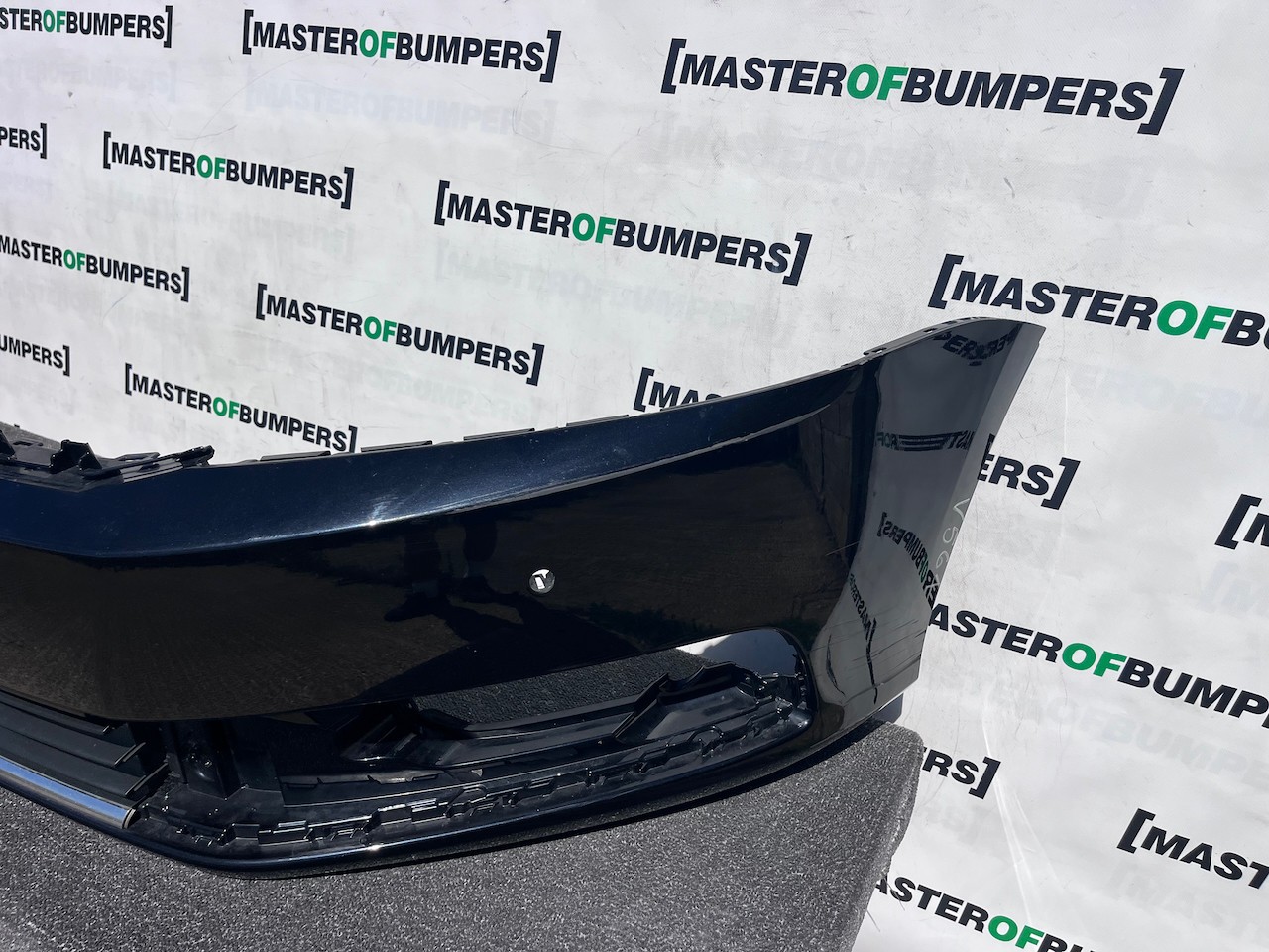 VW Passat Sel Evo B7 2011-2014 Front Bumper 4 Pdc No Jets Genuine [v561]