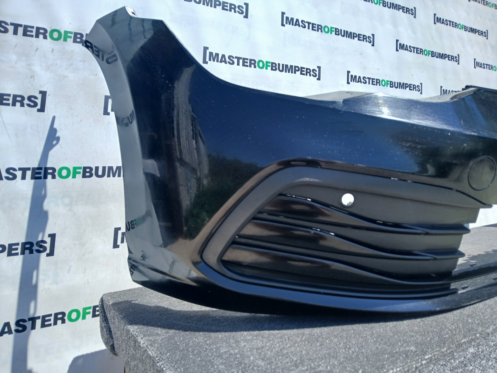 VW Golf Se Basic Mk8 Hatchback 2020-2024 Front Bumper 4 Pdc Genuine [v571]