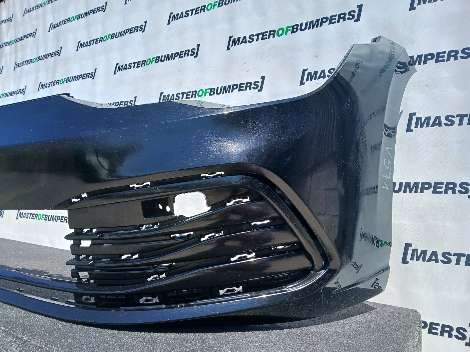 VW Golf Se Basic Mk8 Hatchback 2020-2024 Front Bumper 4 Pdc Genuine [v571]