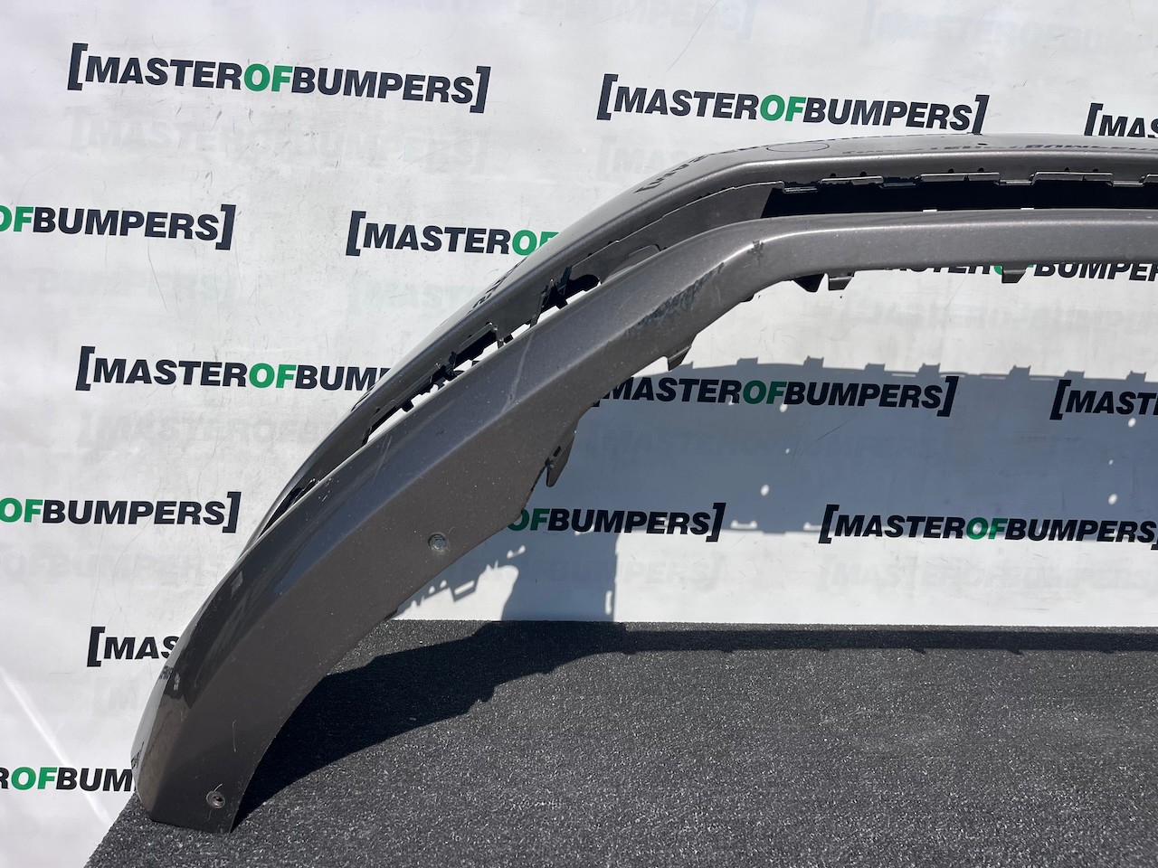 VW Passat Se Salon Estate B7 2011-2014 Front Bumper 4 Pdc No Jets Genuine [v579]