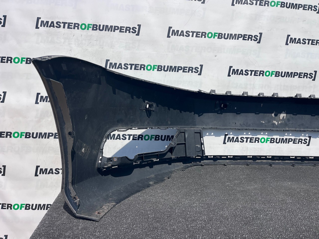 VW Passat Se Salon Estate B7 2011-2014 Front Bumper 4 Pdc No Jets Genuine [v579]