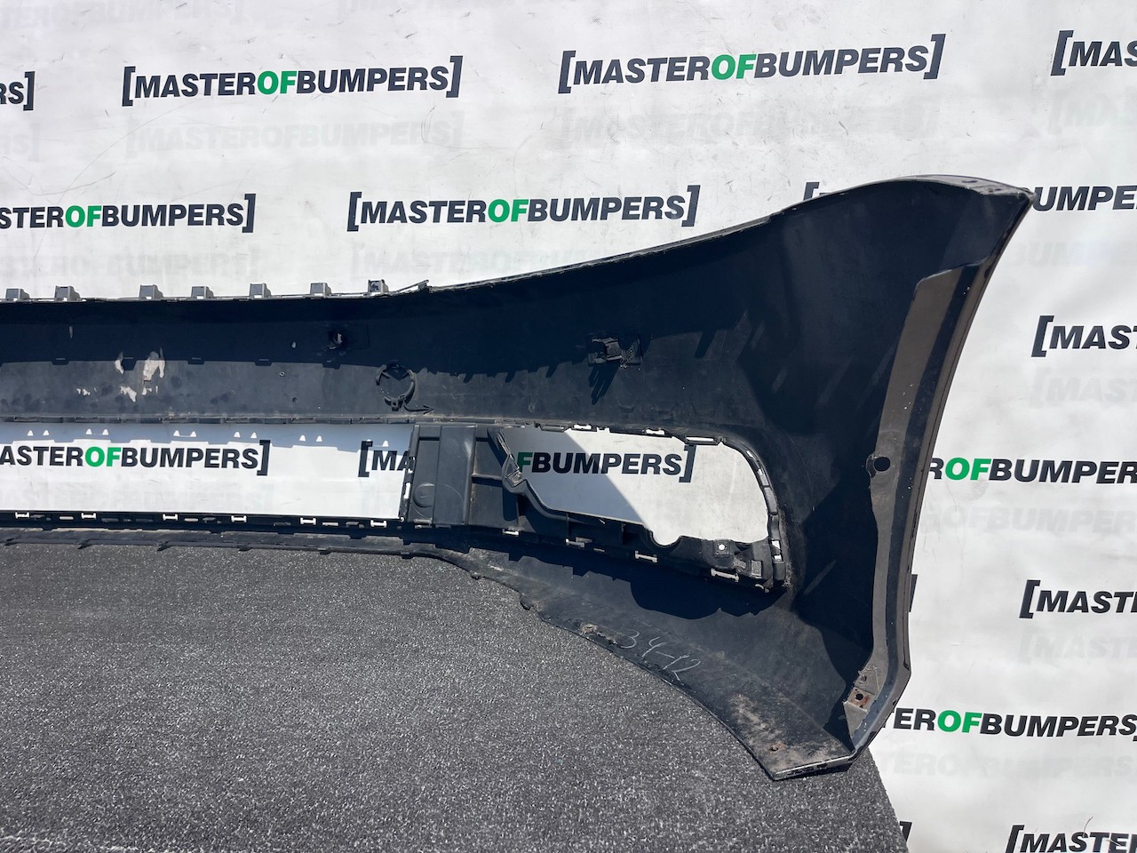 VW Passat Se Salon Estate B7 2011-2014 Front Bumper 4 Pdc No Jets Genuine [v579]