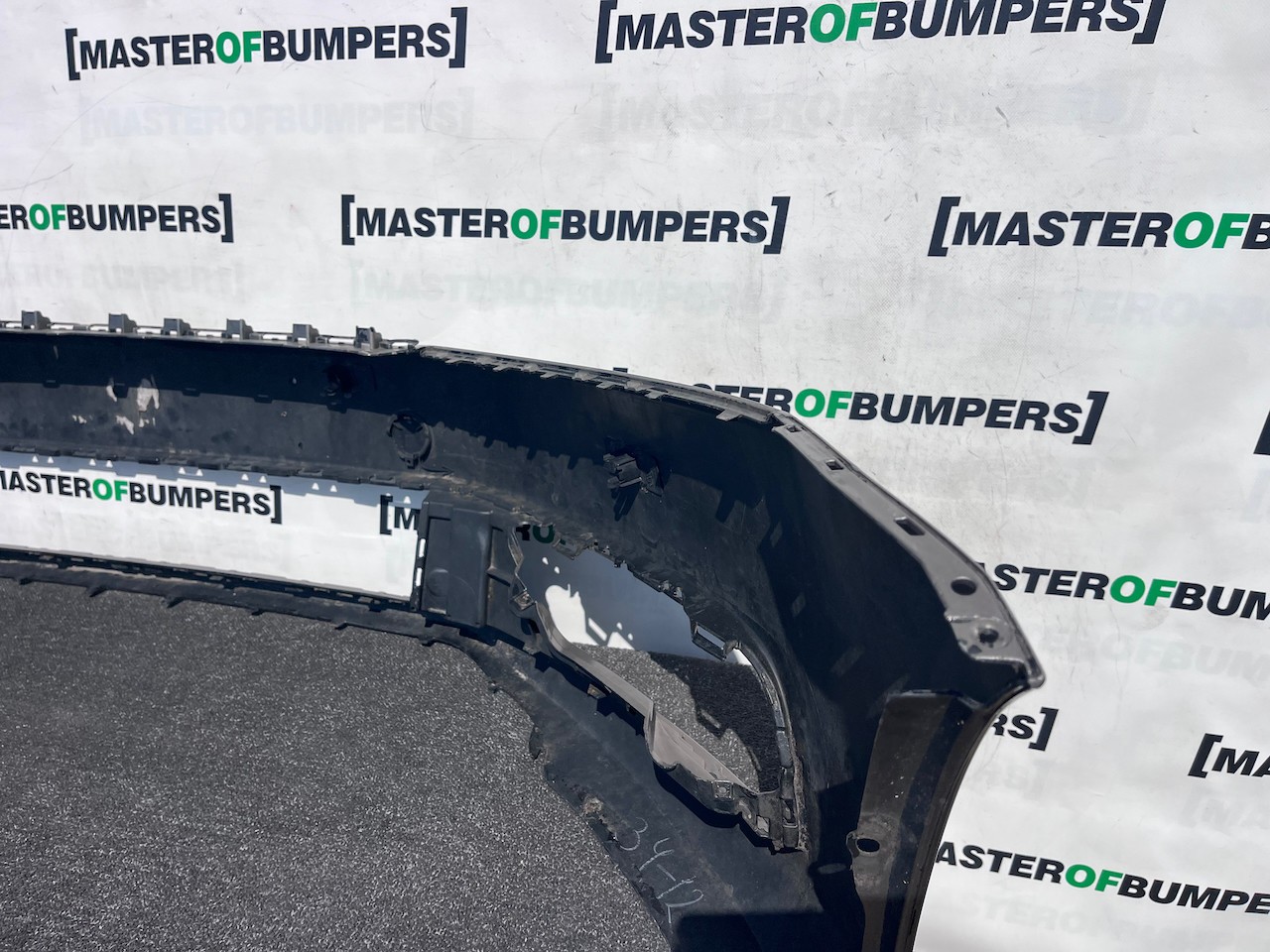 VW Passat Se Salon Estate B7 2011-2014 Front Bumper 4 Pdc No Jets Genuine [v579]