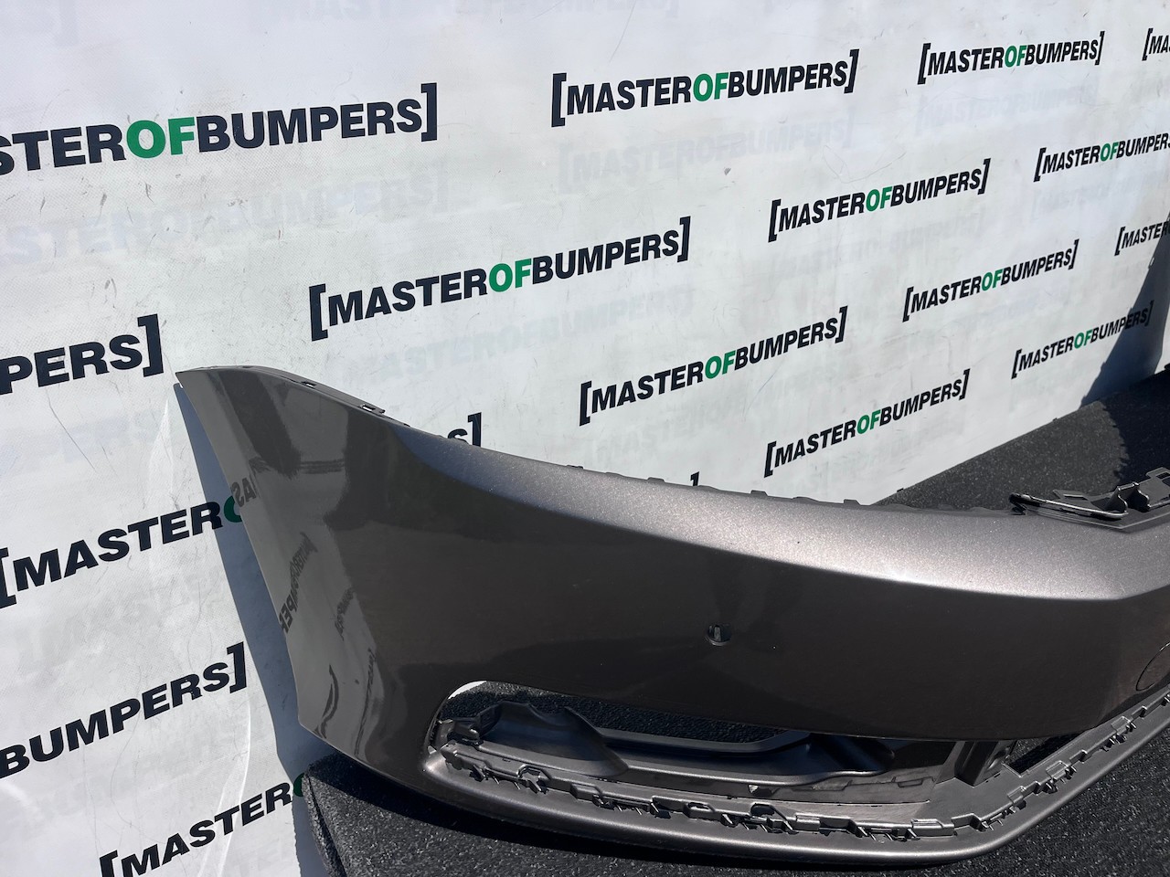 VW Passat Se Salon Estate B7 2011-2014 Front Bumper 4 Pdc No Jets Genuine [v579]