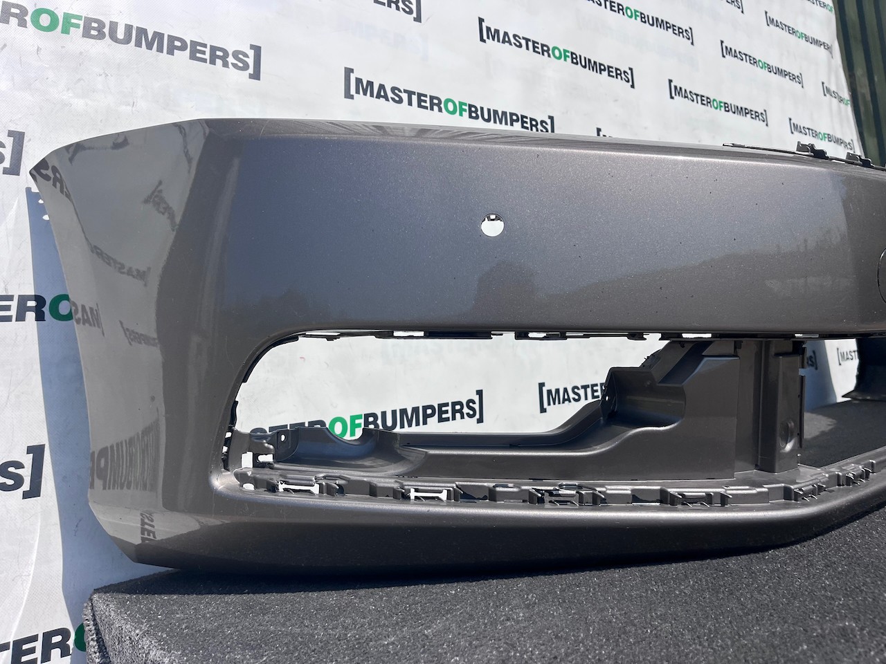 VW Passat Se Salon Estate B7 2011-2014 Front Bumper 4 Pdc No Jets Genuine [v579]
