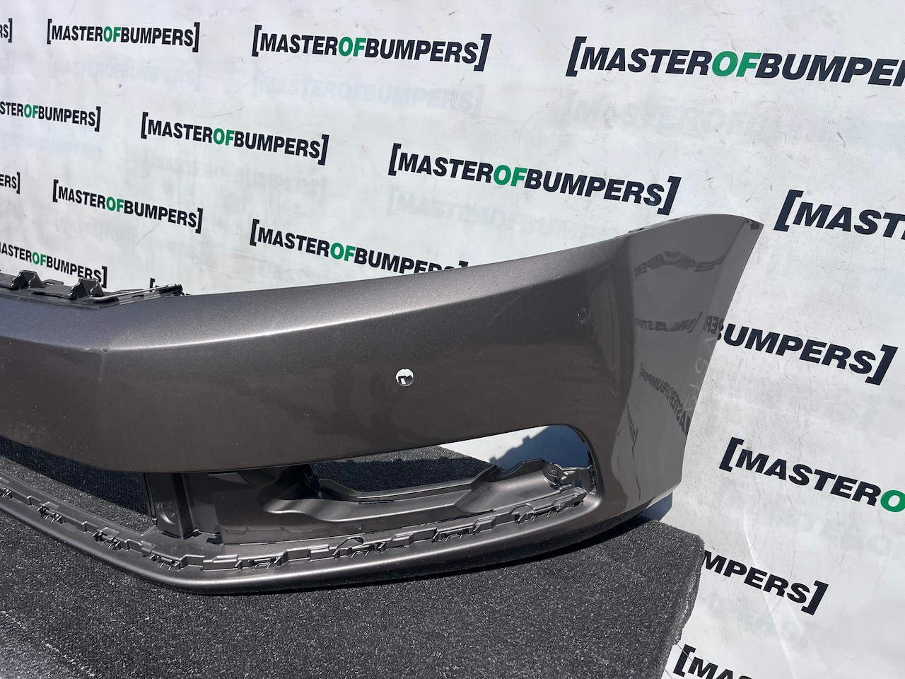 VW Passat Se Salon Estate B7 2011-2014 Front Bumper 4 Pdc No Jets Genuine [v579]