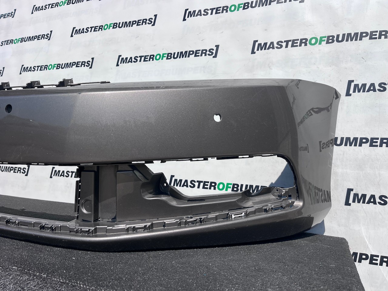 VW Passat Se Salon Estate B7 2011-2014 Front Bumper 4 Pdc No Jets Genuine [v579]