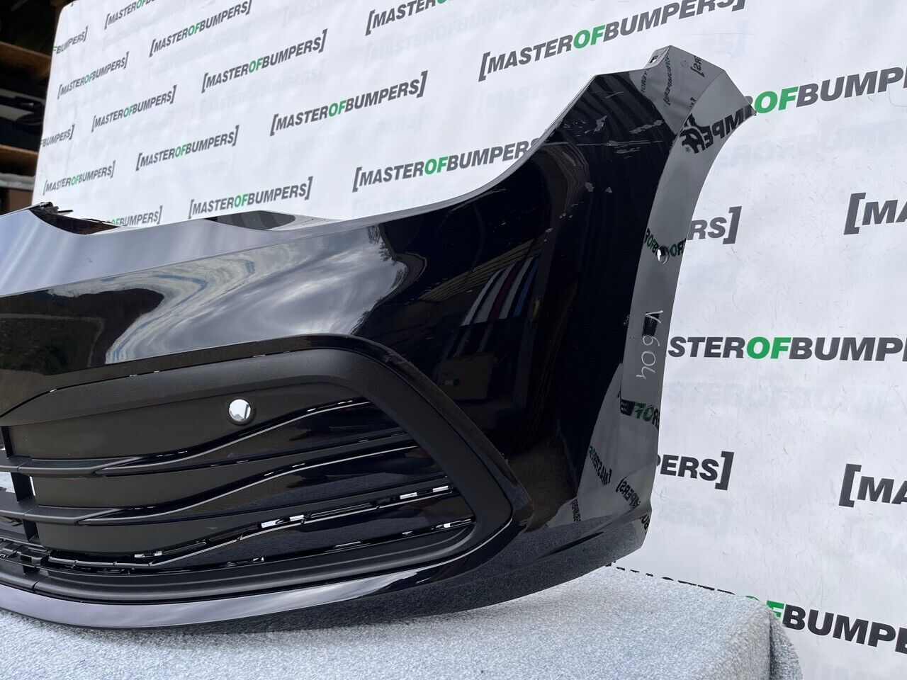 VW Golf Se Mk8 2020-on Front Bumper Black 6 Pdc Genuine [v604]