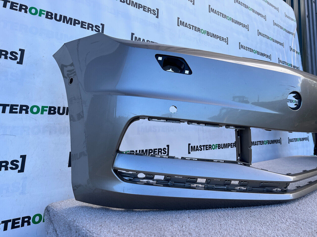 VW Touran Mk2 Highline 2015-2020 Front Bumper 6 Pdc + Jets Genuine [v891]