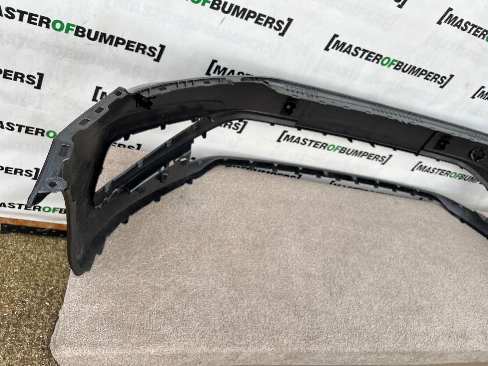 VW Sportsvan Facelift 2017-on Front Bumper 4 Pdc No Jets Genuine [v15]