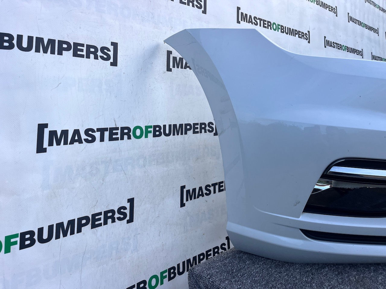 VW Golf Style Mk7.5 Lift Hatch 2017-2019 Front Bumper 4 Pdc Jets Genuine [v419]