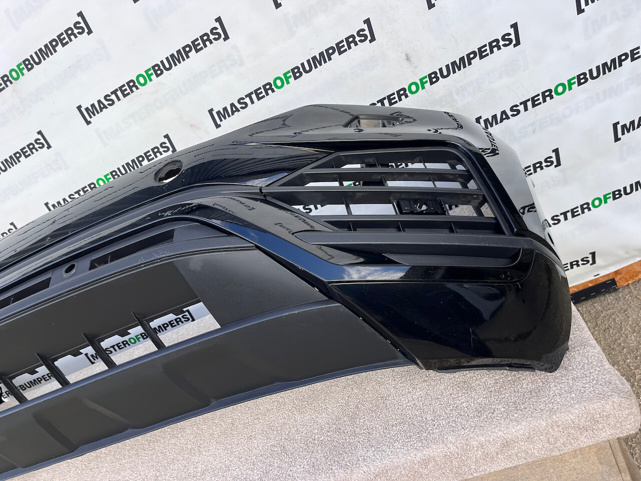 VW Touareg Sel Tdi V6 Mk3 2019-2023 Front Bumper 6 Pdc +jets Genuine [v908]