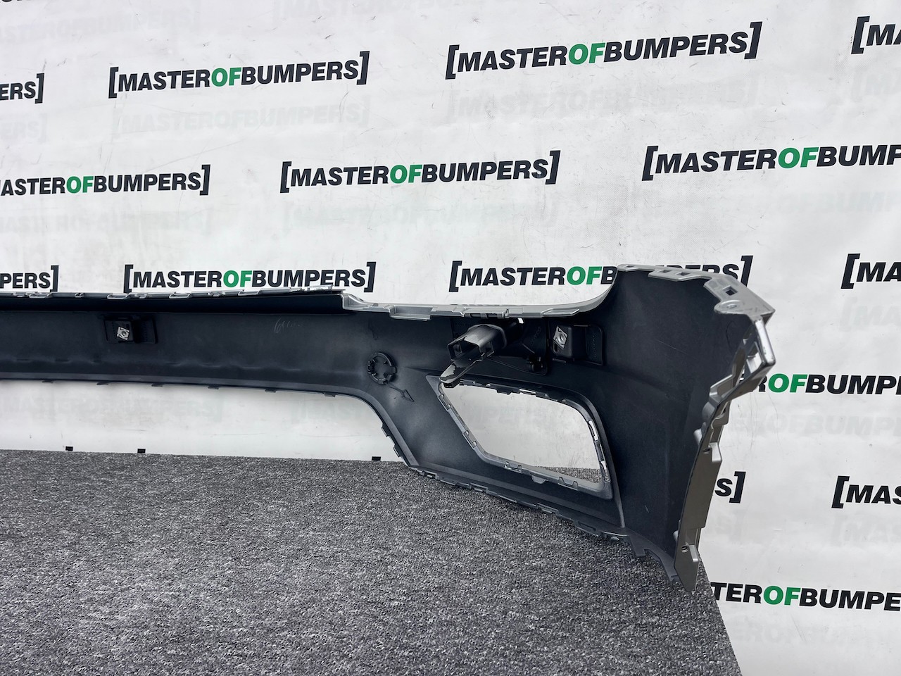 VW Tiguan Se 5na Mk2 2016-2019 Front Bumper Pdc +jets Genuine [v457]