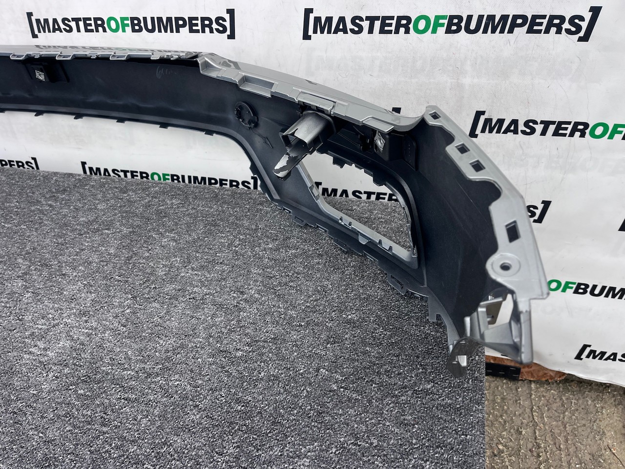 VW Tiguan Se 5na Mk2 2016-2019 Front Bumper Pdc +jets Genuine [v457]