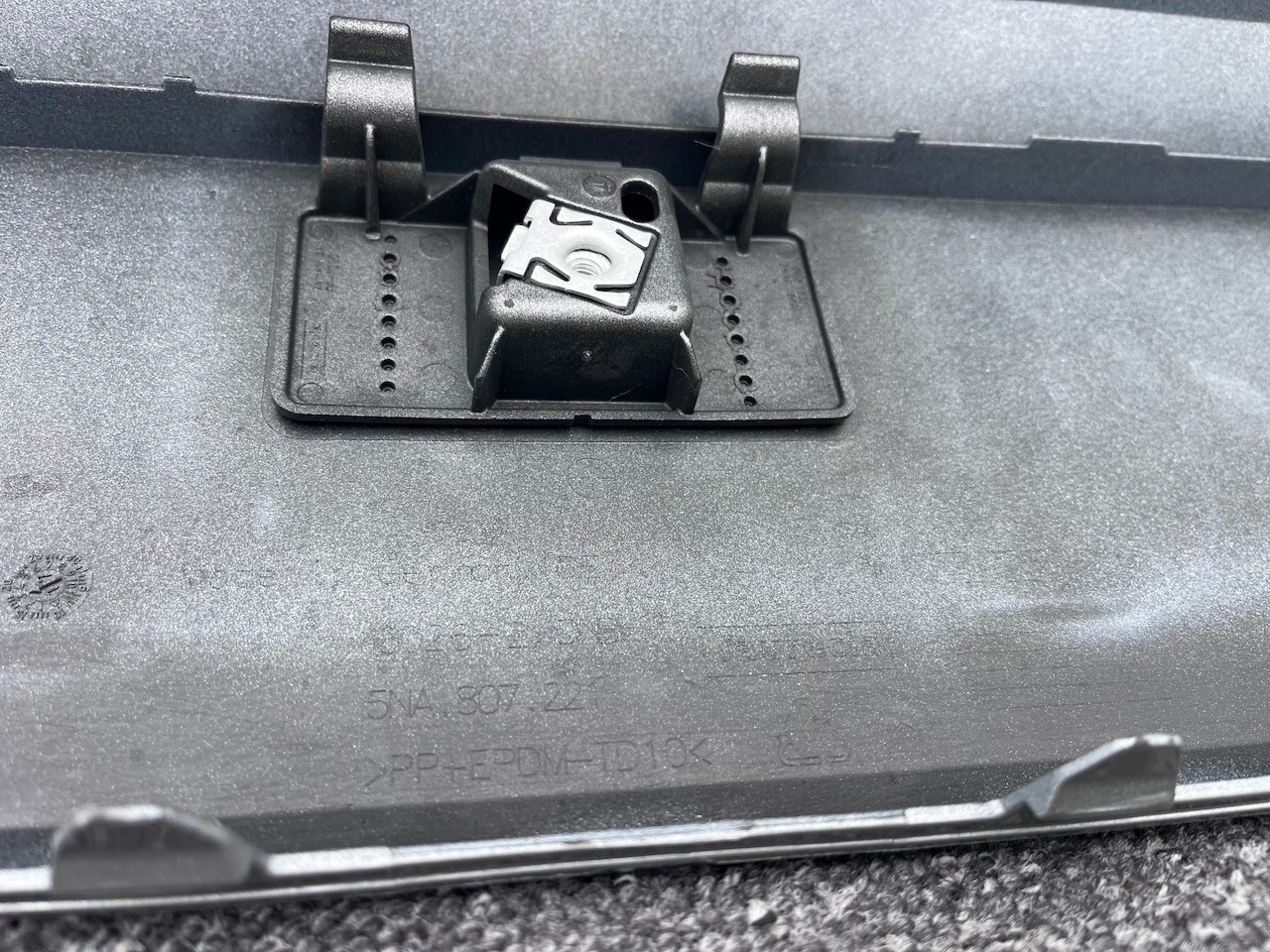 VW Tiguan Se 5na Mk2 2016-2019 Front Bumper Pdc +jets Genuine [v457]