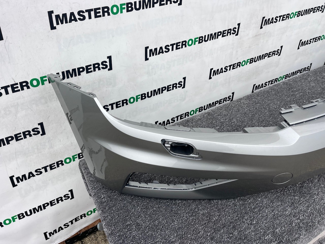 VW Tiguan Se 5na Mk2 2016-2019 Front Bumper Pdc +jets Genuine [v457]