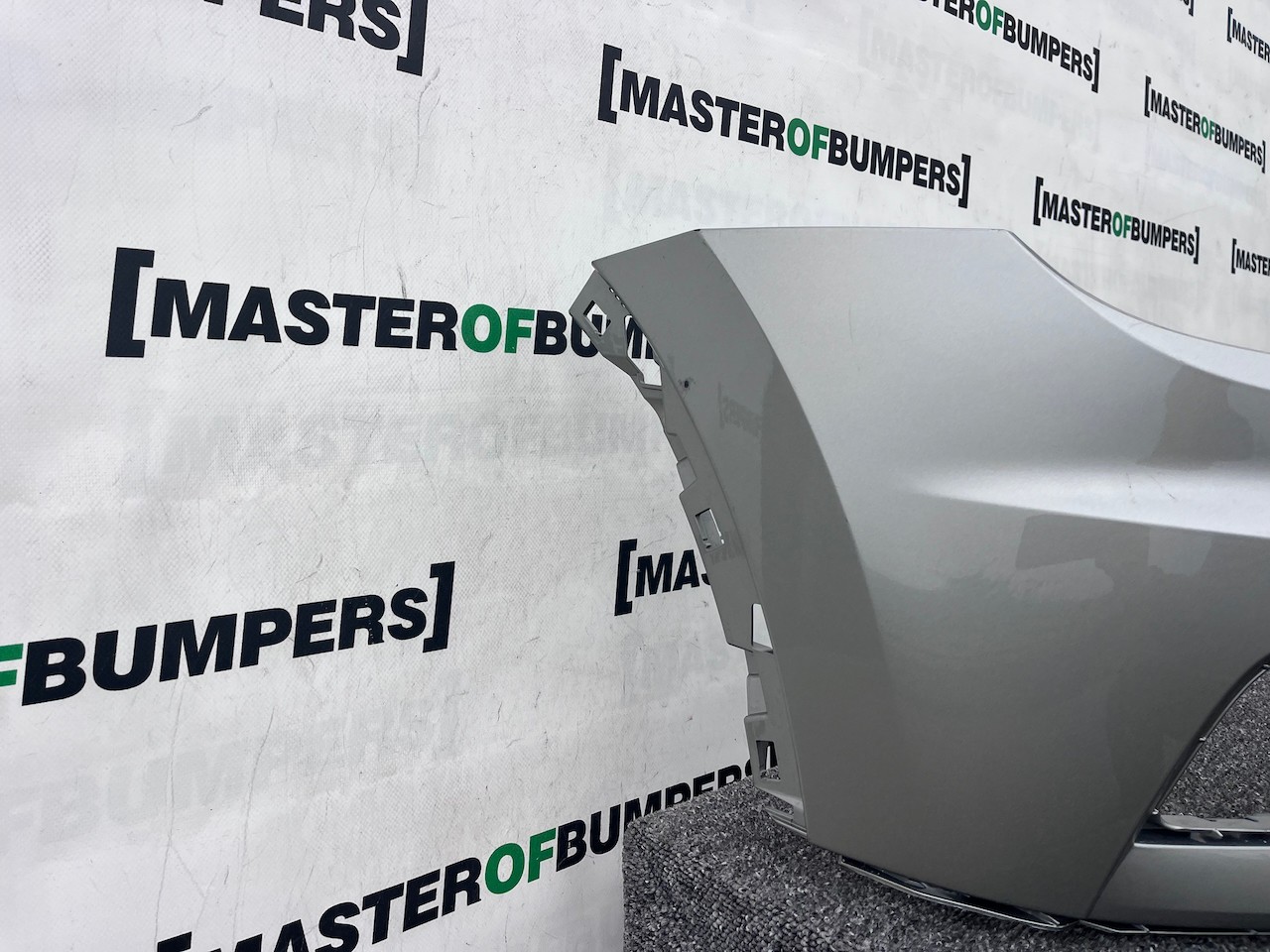 VW Tiguan Se 5na Mk2 2016-2019 Front Bumper Pdc +jets Genuine [v457]