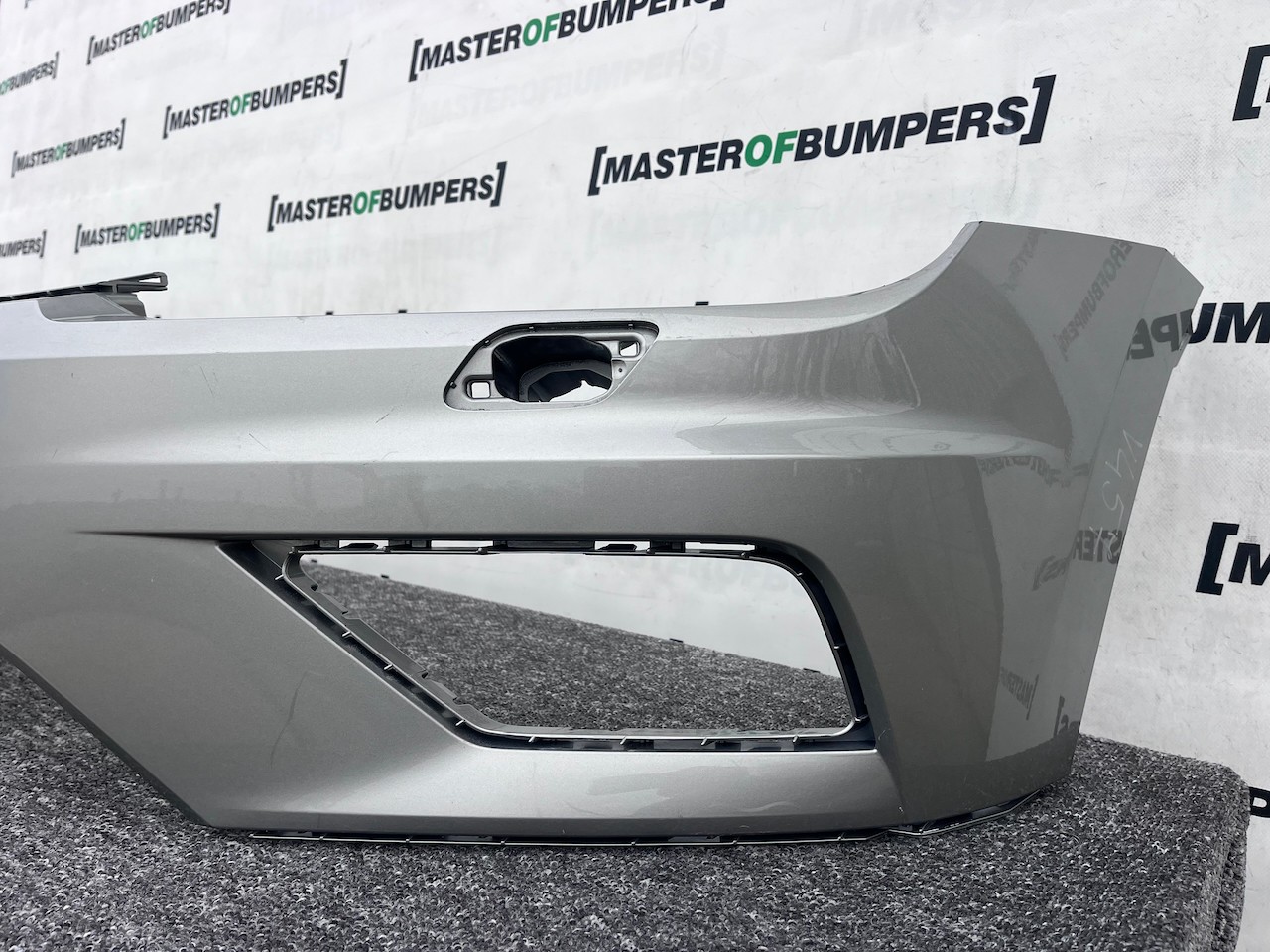 VW Tiguan Se 5na Mk2 2016-2019 Front Bumper Pdc +jets Genuine [v457]