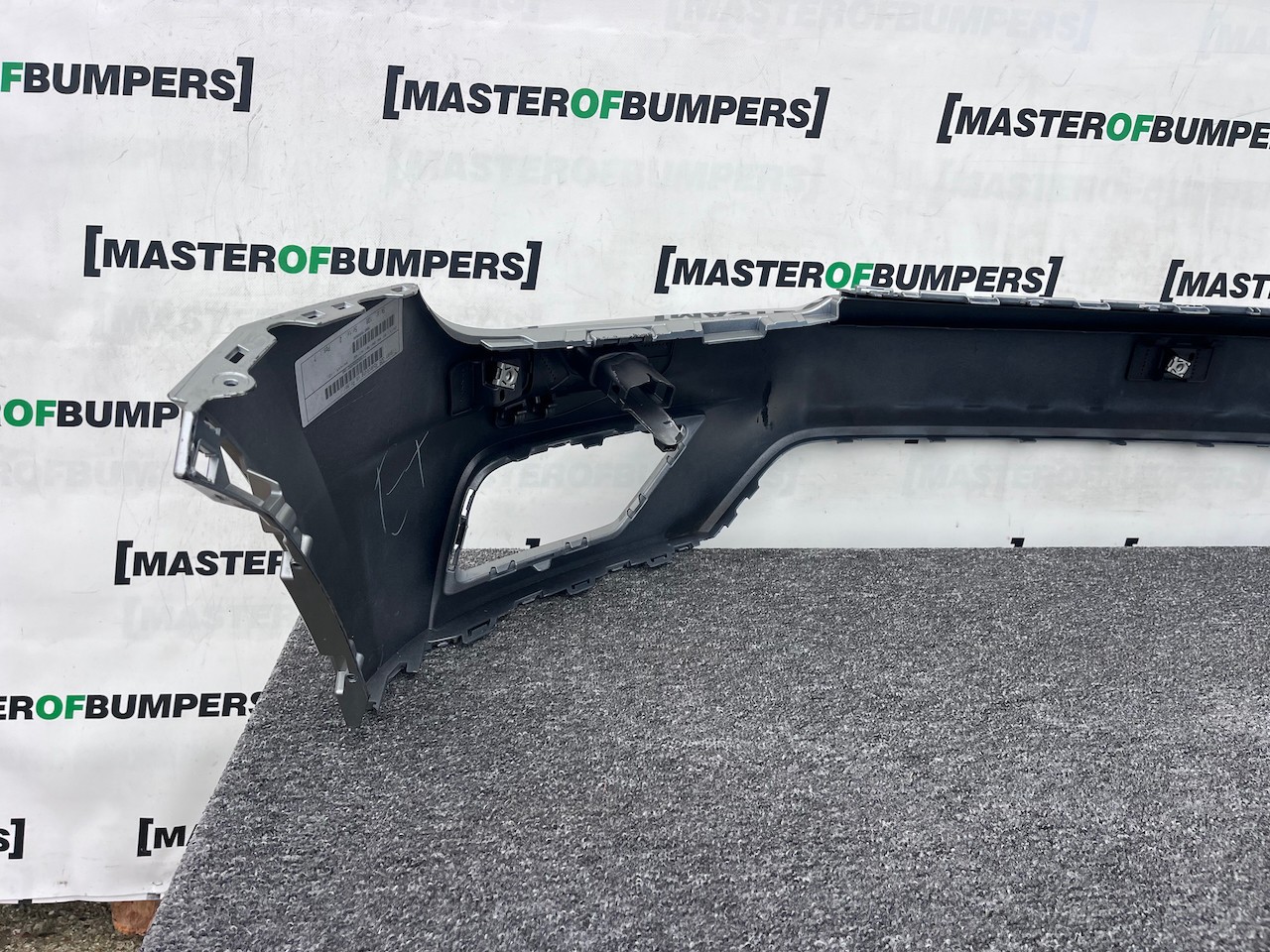 VW Tiguan Se 5na Mk2 2016-2019 Front Bumper Pdc +jets Genuine [v457]