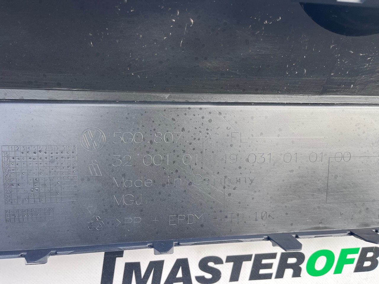 VW Golf Style Mk7.5 Lift Hatch 2017-2019 Front Bumper No Pdc Genuine [v483]