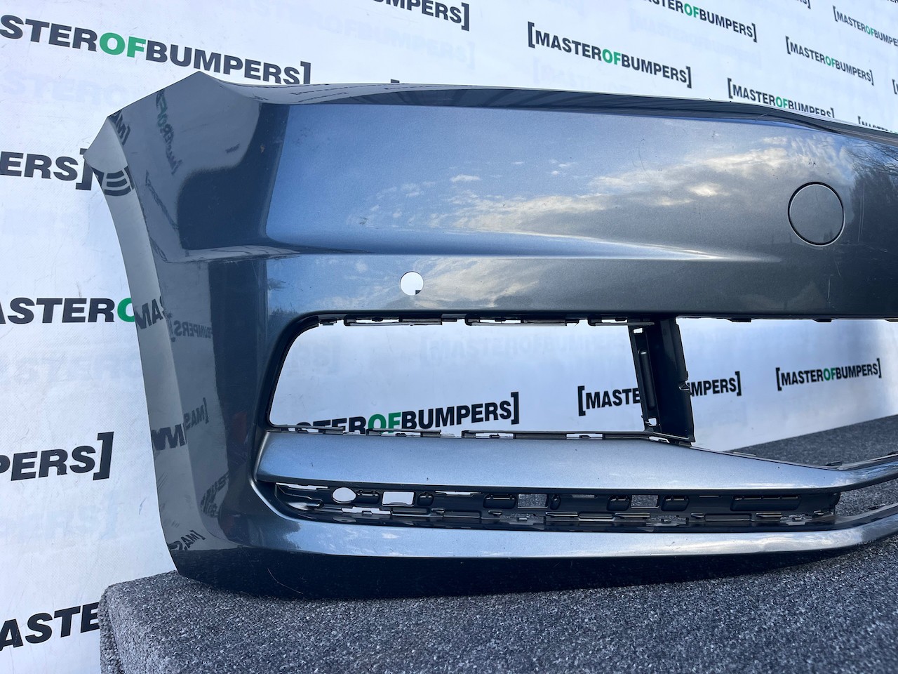 VW Touran Mk3 5t Mpv 2015-2020 Front Bumper 4 Pdc No Jets Genuine [v498]
