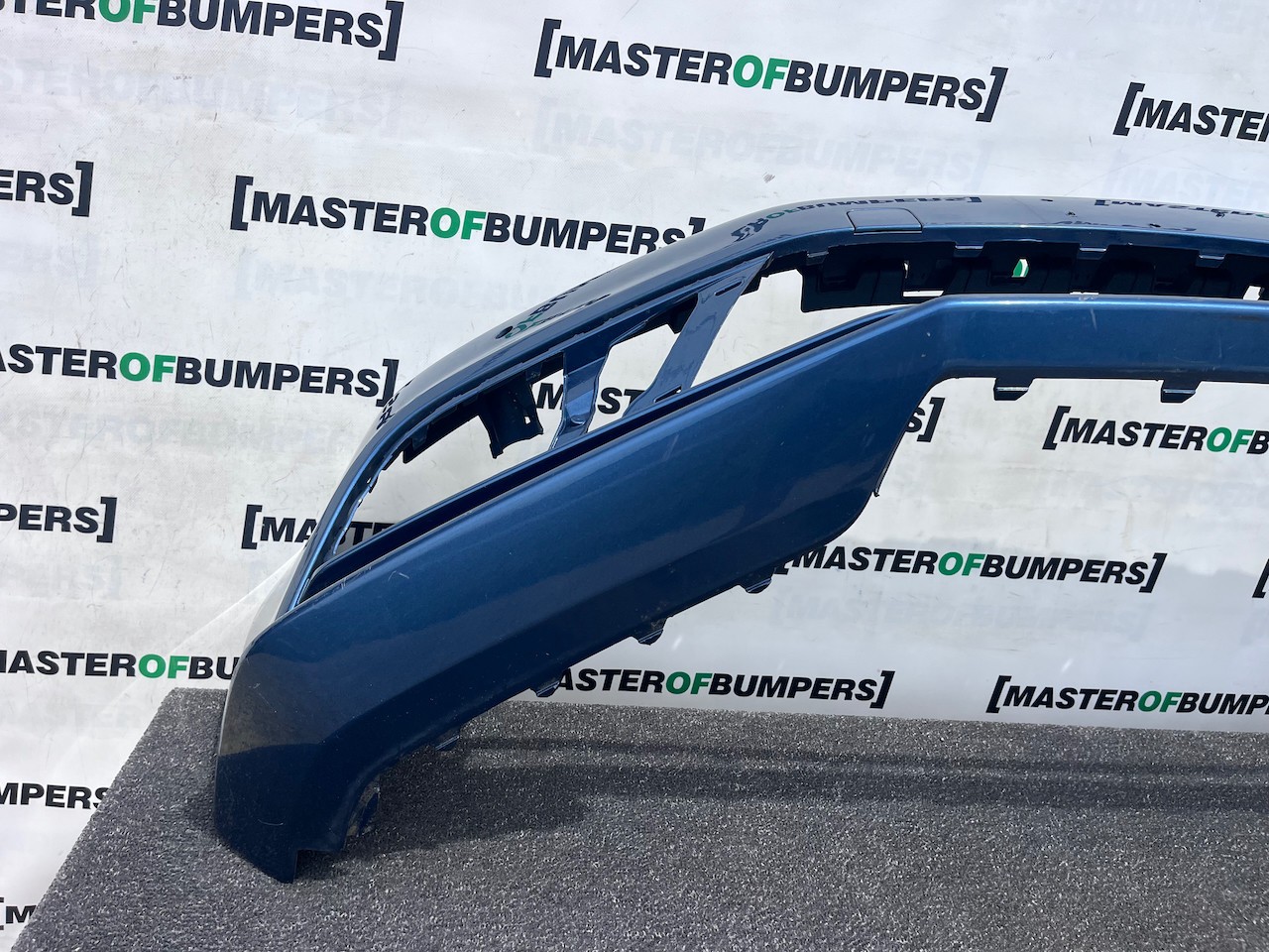 VW Jetta Highline Mk6 Lift 2014-2017 Front Bumper 4 Pdc + Jets Genuine [v555]