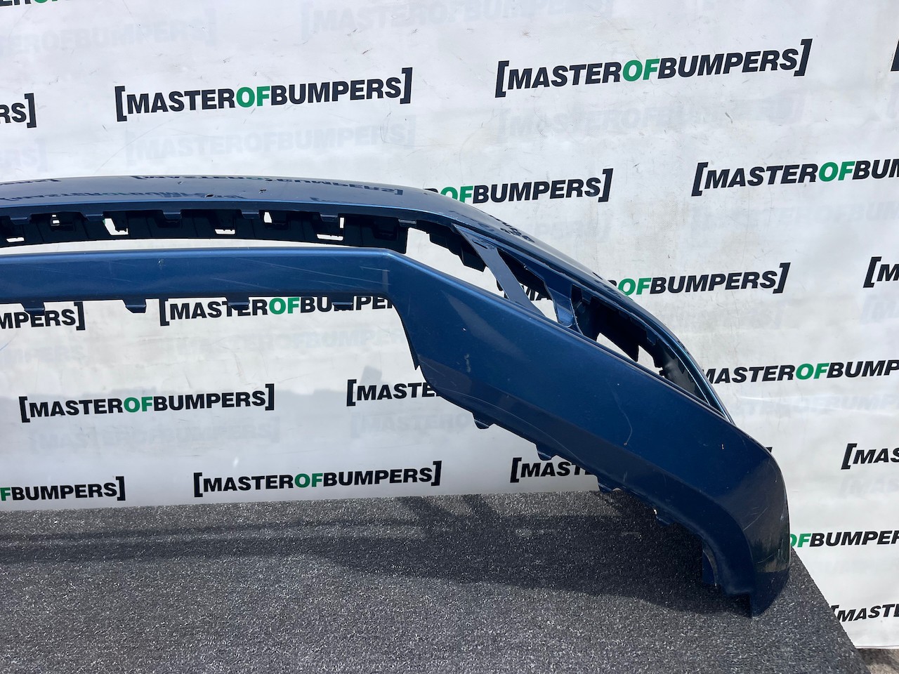 VW Jetta Highline Mk6 Lift 2014-2017 Front Bumper 4 Pdc + Jets Genuine [v555]