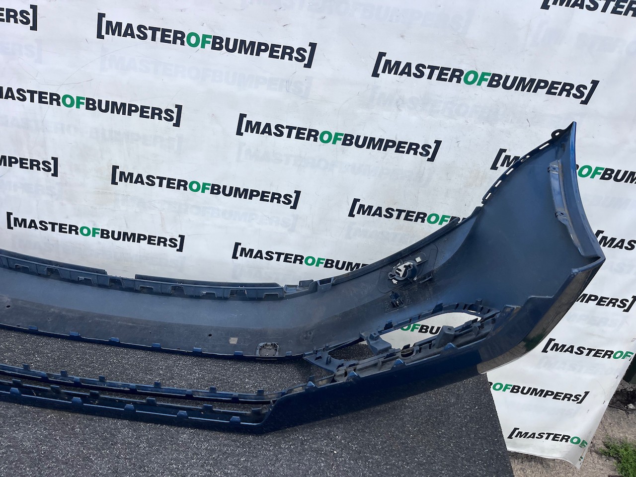 VW Jetta Highline Mk6 Lift 2014-2017 Front Bumper 4 Pdc + Jets Genuine [v555]
