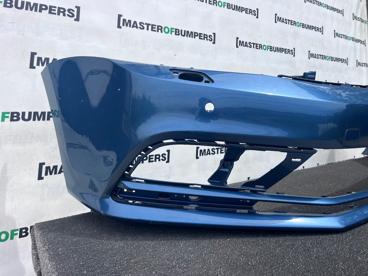 VW Jetta Highline Mk6 Lift 2014-2017 Front Bumper 4 Pdc + Jets Genuine [v555]