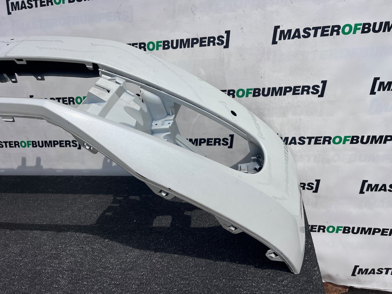 VW Beetle Classic Hatch Cabrio 2012-2016 Front Bumper 4 Pdc Genuine [v556]