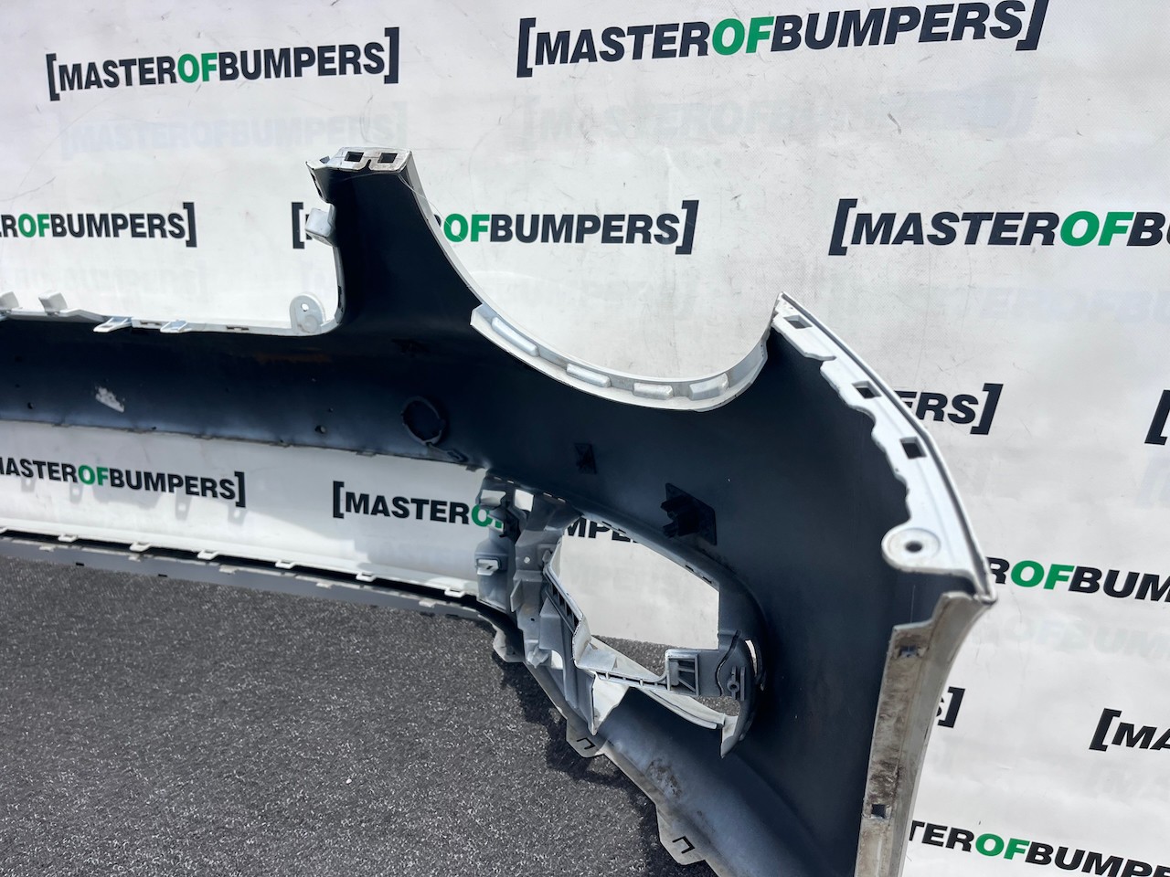 VW Beetle Classic Hatch Cabrio 2012-2016 Front Bumper 4 Pdc Genuine [v556]