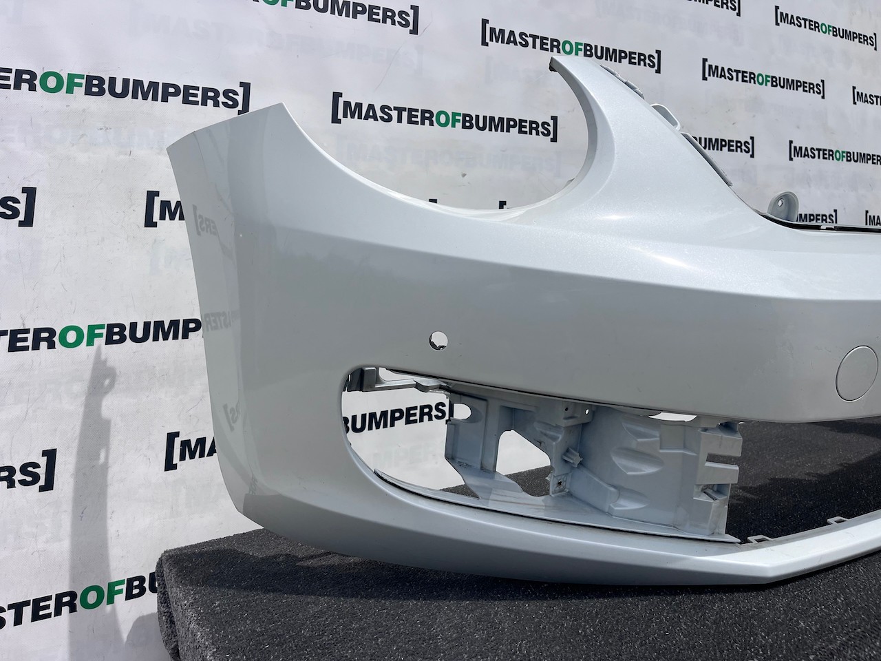VW Beetle Classic Hatch Cabrio 2012-2016 Front Bumper 4 Pdc Genuine [v556]