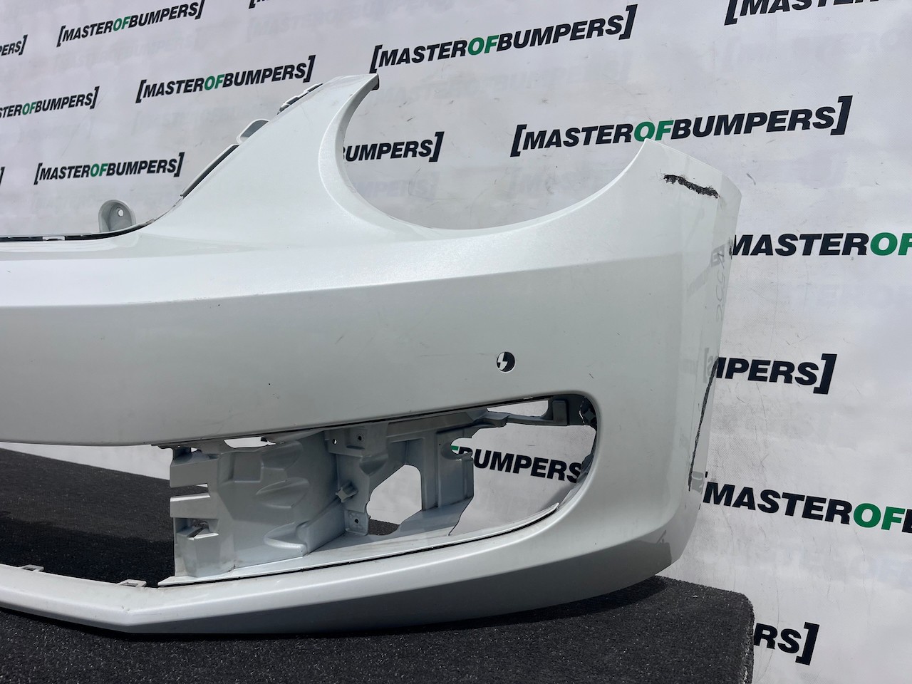 VW Beetle Classic Hatch Cabrio 2012-2016 Front Bumper 4 Pdc Genuine [v556]