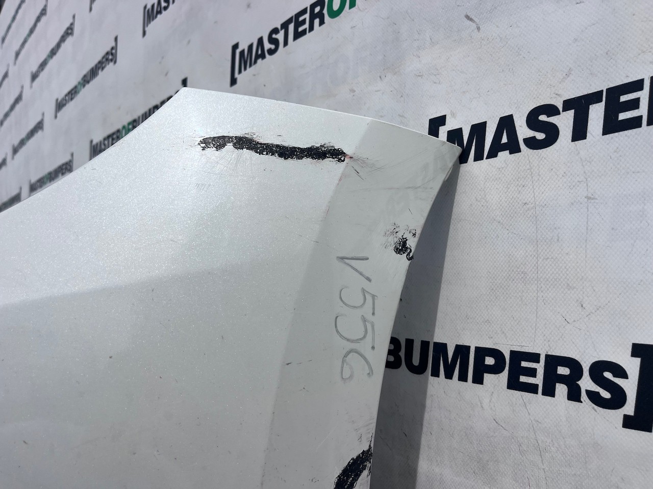 VW Beetle Classic Hatch Cabrio 2012-2016 Front Bumper 4 Pdc Genuine [v556]