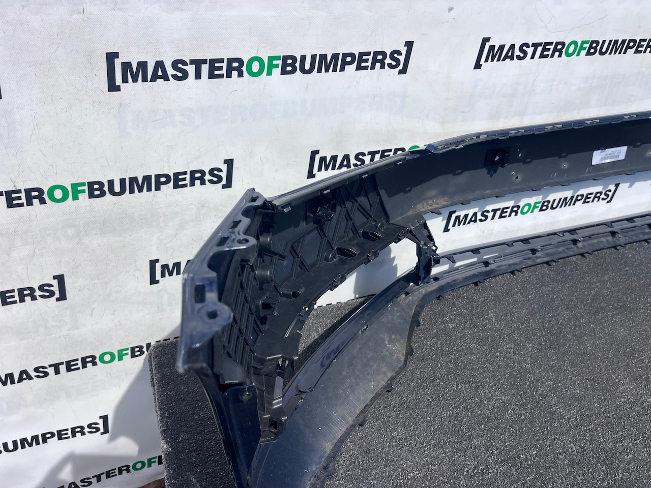 VW Passat Sel Evo B8 2015-2019 Front Bumper 4 Pdc No Jets Genuine [v557]