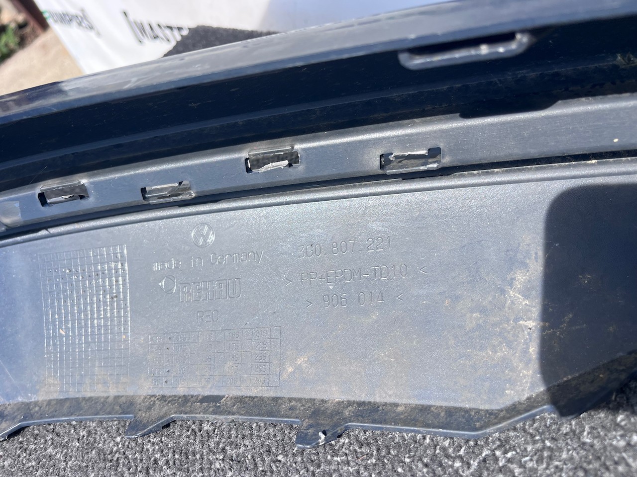 VW Passat Sel Evo B8 2015-2019 Front Bumper 4 Pdc No Jets Genuine [v557]