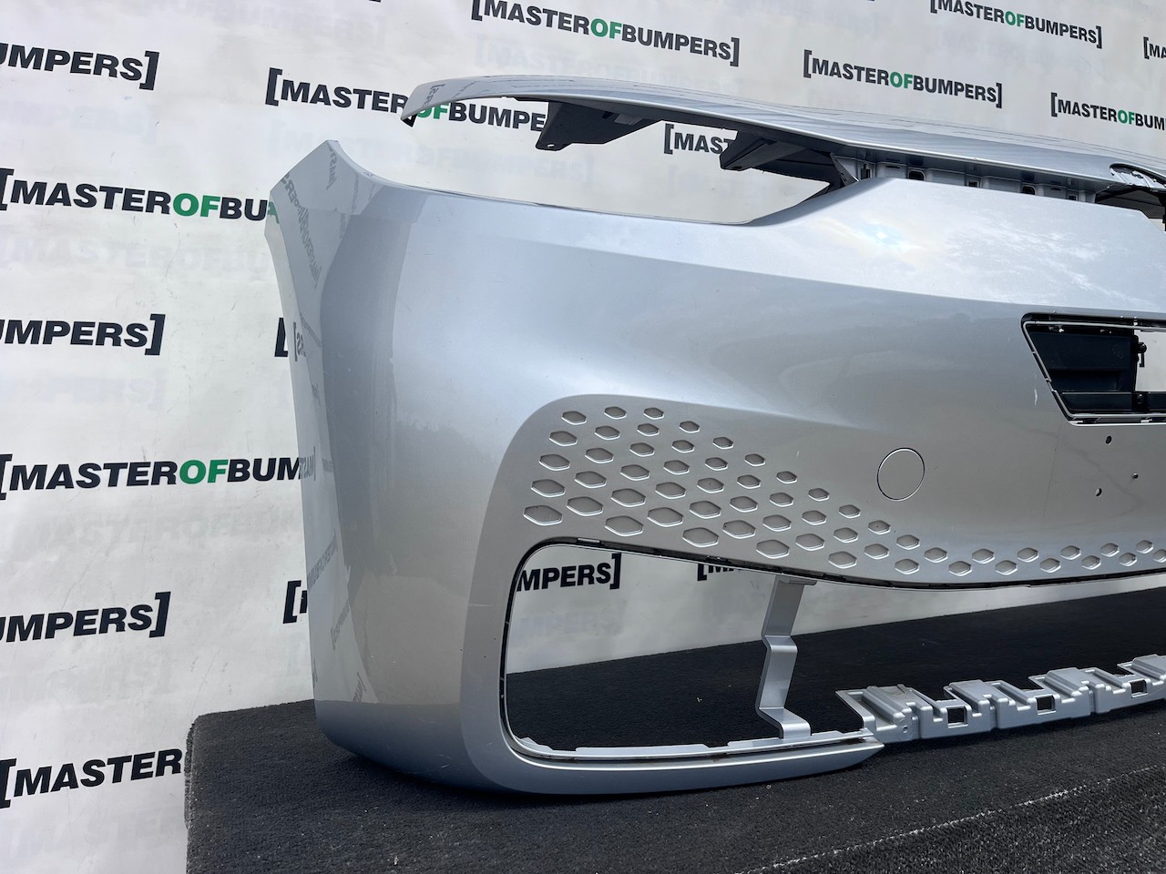 VW Id3 Id.3 Ev Hatchback 2020-2024 Front Bumper 4 Pdc Genuine [v620]