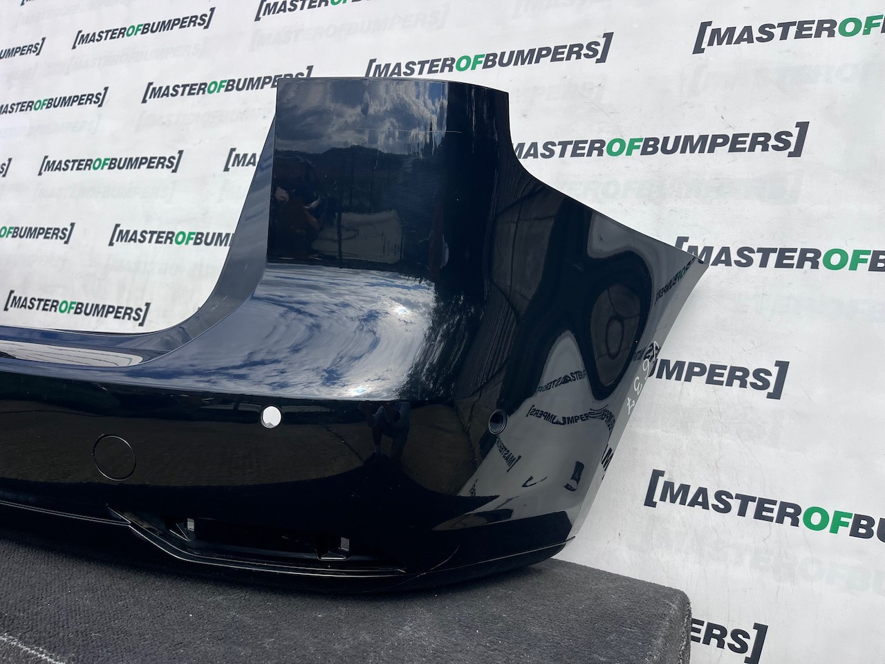 VW Touran Highline Se Mk2 Mpv 2011-2014 Rear Bumper 6 Pdc Genuine [v637]