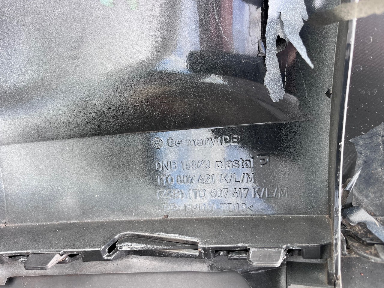 VW Touran Highline Se Mk2 Mpv 2011-2014 Rear Bumper 6 Pdc Genuine [v637]