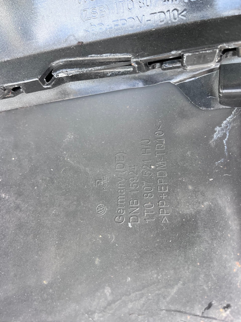 VW Touran Highline Se Mk2 Mpv 2011-2014 Rear Bumper 6 Pdc Genuine [v637]