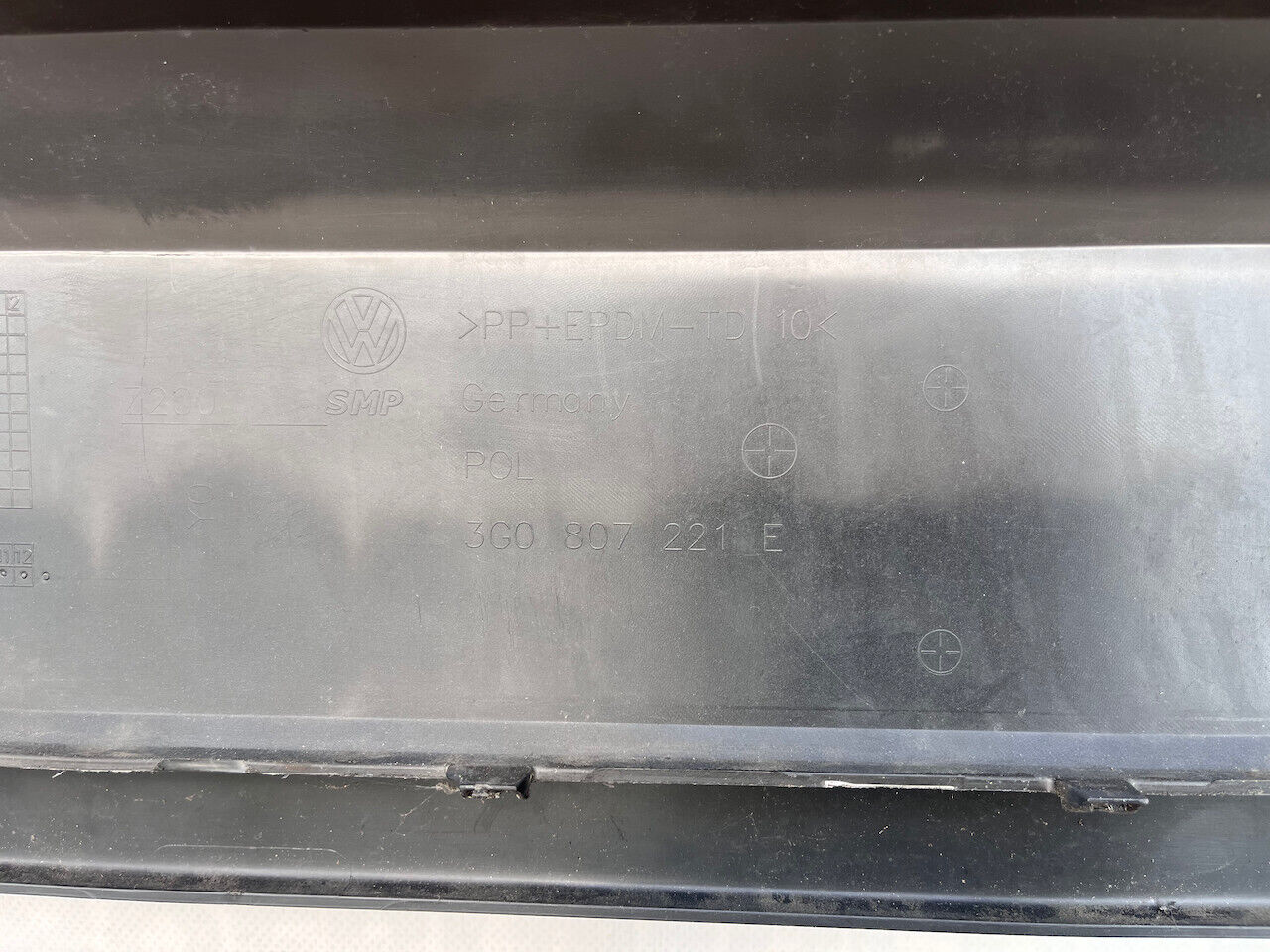 VW Passat Se Trendline Bluemotion B8 2019-2021 Front Bumper 6 Pdc Genuine [v774]