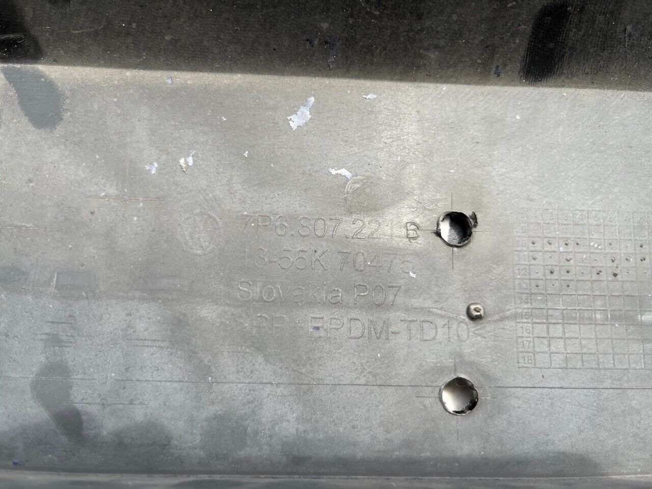 VW Touareg Se Mk2 7p 2011-2014 Front Bumper With Lower Part Genuine [v866]