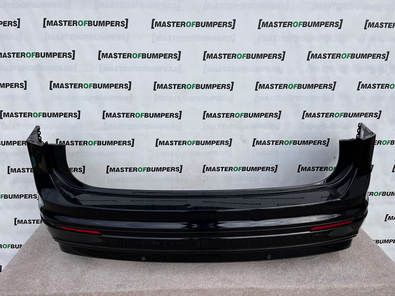 VW Tiguan R Line Suv 2016-2019 Rear Bumper W/trims 6 Pdc Genuine [v915]