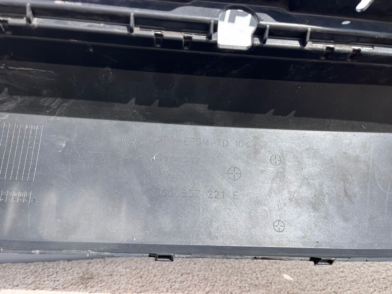 VW Passat Se Trendline Bluemotion B8 2020-2024 Front Bumper 4 Pdc Genuine [v90]