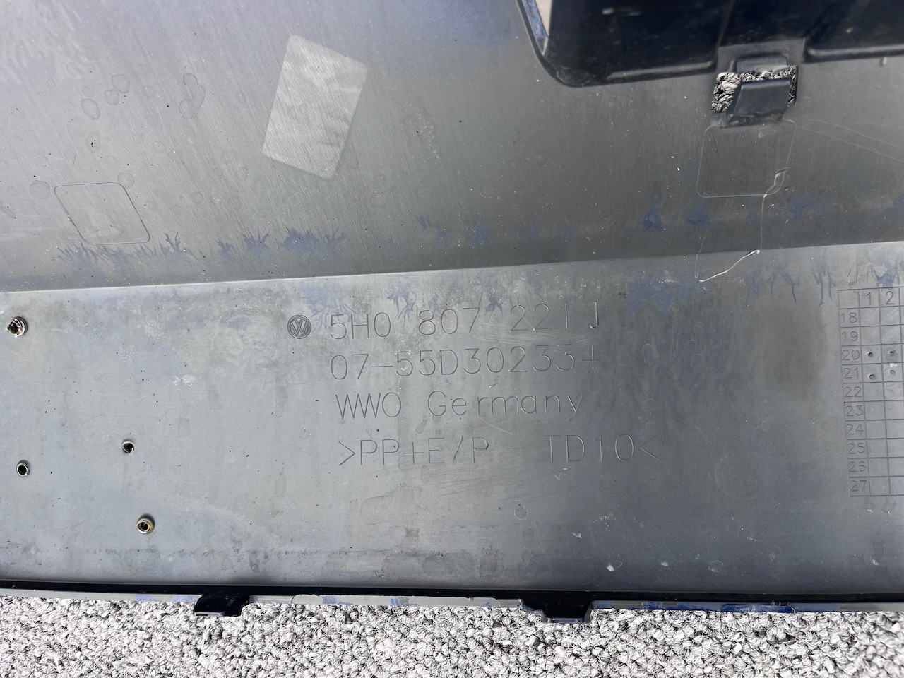 VW Golf Life Se Mk8 Hatchback Estate 2020-2023 Front Bumper 4 Pdc Genuine [v377]