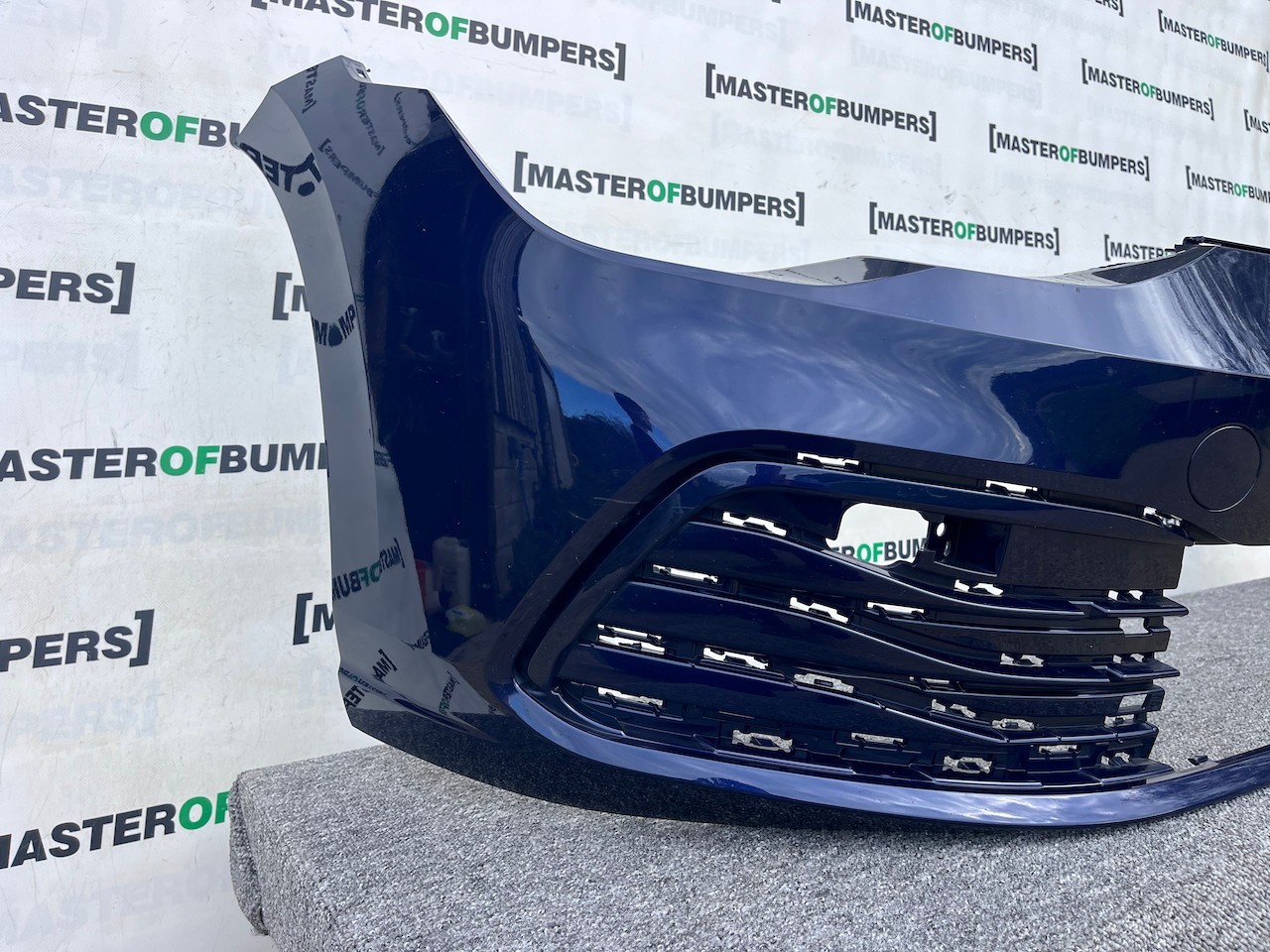 VW Golf Life Se Mk8 Hatchback Estate 2020-2023 Front Bumper 4 Pdc Genuine [v377]