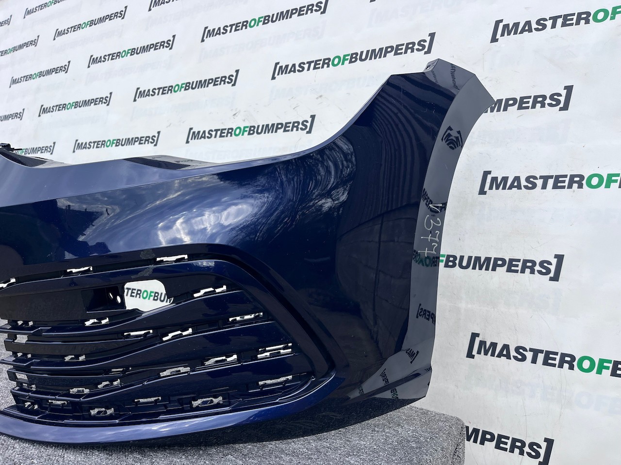 VW Golf Life Se Mk8 Hatchback Estate 2020-2023 Front Bumper 4 Pdc Genuine [v377]